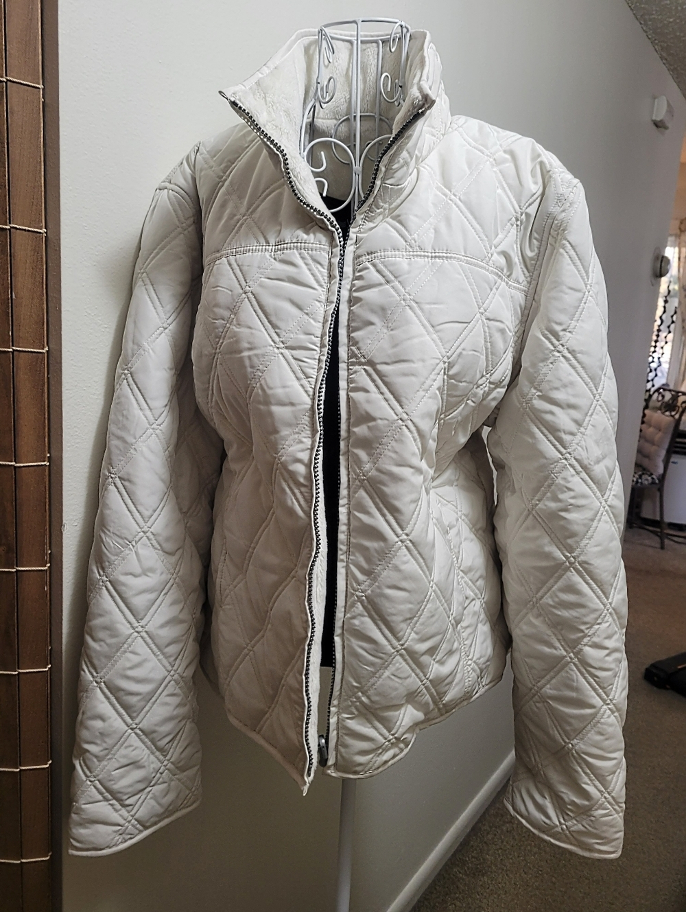 Womans Jacket - Picture 3 of 15